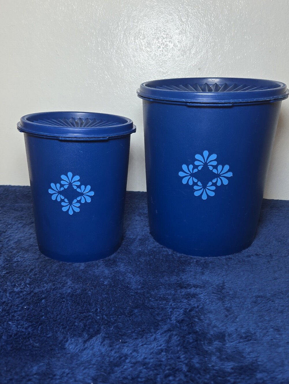 2pc set Vtg TUPPERWARE Servalier Navy Blue Nesting Canisters &lids 811-4 & 807-7